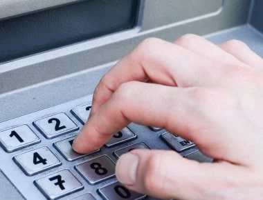 Έρχεται νέα χαλάρωση σε capital controls - Αύξηση κατώτατου μισθού και μείωση των «κόκκινων δανείων»